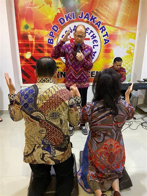 Pemberian SK Gereja Dan Gembala GBI Belezza Permata Hijau BPD DKI