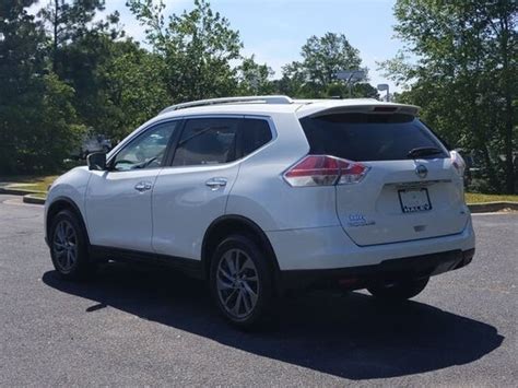 2016 Pearl White Nissan Rogue