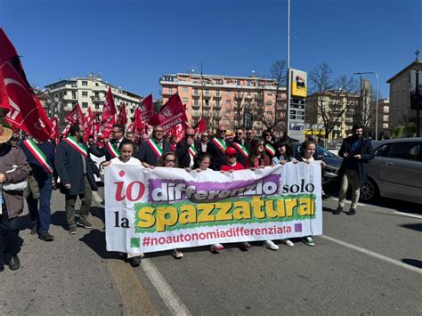 Il No Di Cosenza All Autonomia Differenziata La Manifestazione