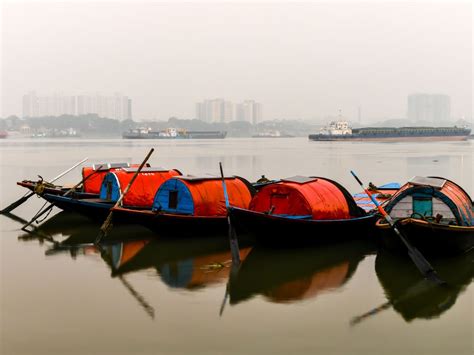 Boats in Hooghly River in Kolkata | Smithsonian Photo Contest ...