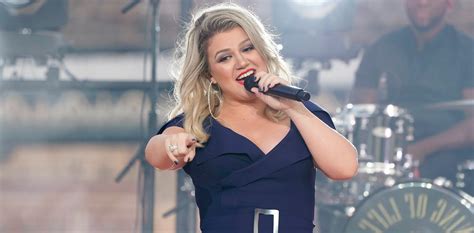 10 Best Kelly Clarkson Songs of All Time - Singersroom.com