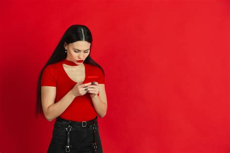 Qué es el modo rojo de WhatsApp y como activarlo