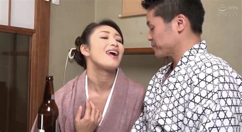 Premium Japan schöne MILfs in kulturellem gekleidet hungrig nach sex 6 xHamster