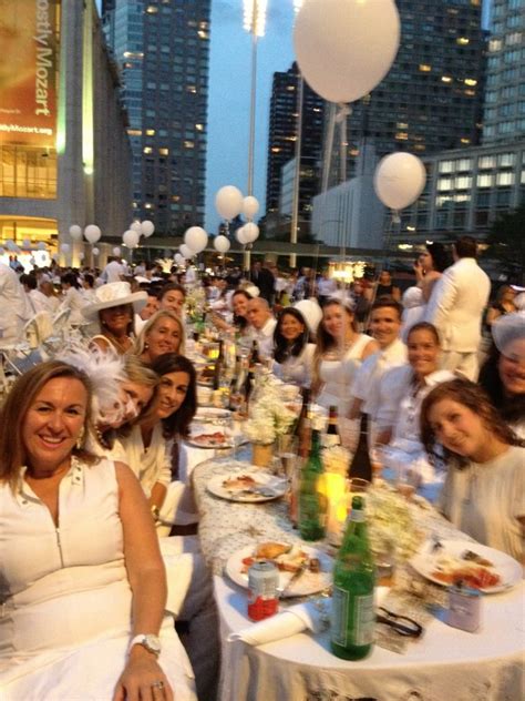 Great Friends Dining At Diner En Blanc Nyc At Lincoln Center