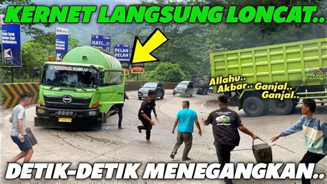 ALLAHUAKBAR DETIK DETIK MENEGANGKAN Kernet Truk Loncat Ke Jalan