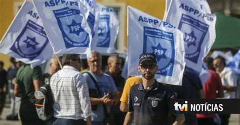 Polícias Saem à Rua Em Protesto Conjunto Por Mais Investimento Na