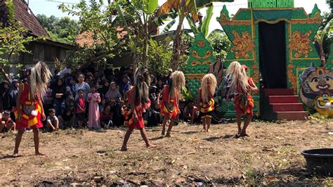 Bujang Ganong Kecil Bersama Barongan Turonggo Mudho Di Desa Rimbu Lor