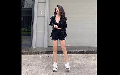 Hot girl bị đồn là người thứ mới nhất Vbiz khoe ngực khủng ăn mặc hở bạo mọi lúc