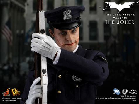 Hot Toys The Dark Knight DX The Joker Th Scale Collectible Figure Figround
