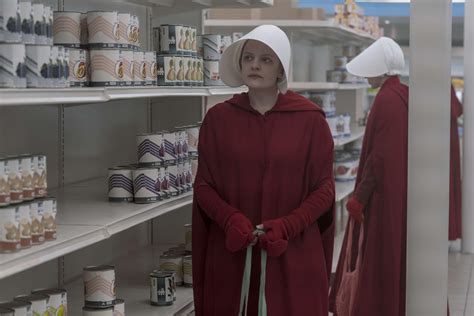 The Handmaid S Tale Der Report Der Magd Bild Elisabeth Moss 24 Von