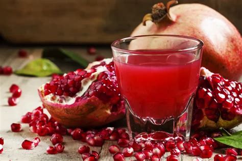 ⬇ Скачать картинки Гранатовый сок, стоковые фото Гранатовый сок в ...