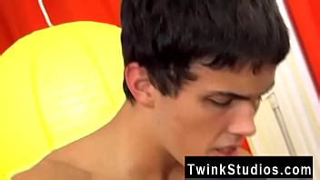 Gay Twinks Once Inside They Let Liberate And Commence Kissing XVIDEOS