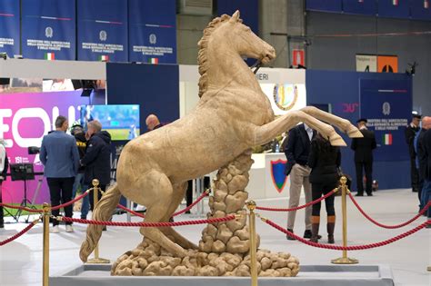 A Fieracavalli In Mostra La Statua Di Cavallo Degli Uffizi