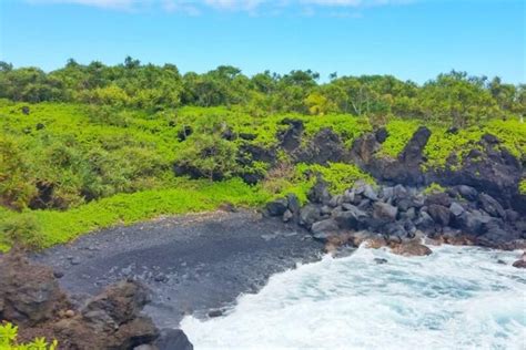 Road to Hana beaches with 7+ beaches near Hana Highway 🌴 Maui Hawaii ...