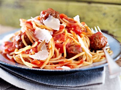 Hackb Llchen In Tomatensosse Mit Spaghetti Rezept Lecker