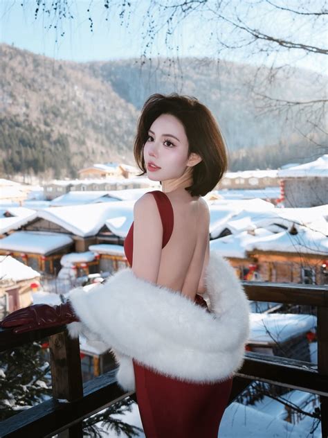 Hot girl Chu Mạc Thúy Quỳnh khoe lưng trần quyến rũ giữa trời tuyết Báo Tri thức và Cuộc sống