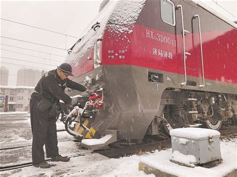 铁路部门积极应对风雪降温 保障运输安全畅通国家铁路局