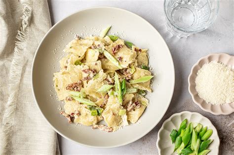 Ravioli Met Boursin Spekjes En Bosui Recept De Kokende Zussen