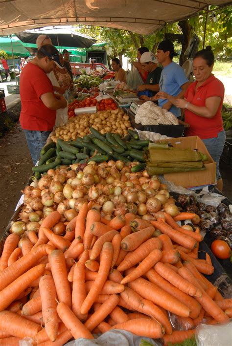 Kanutto Fuentes Photography Quepos Costa Rica Farmers Market