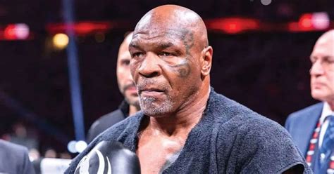 Oscar De La Hoya Sums Up Mike Tyson's Chances Against Jake Paul ...