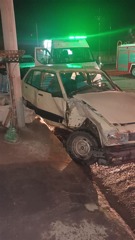 Fuerte Colisión Entre Camioneta Y Automóvil 0291 Noticias