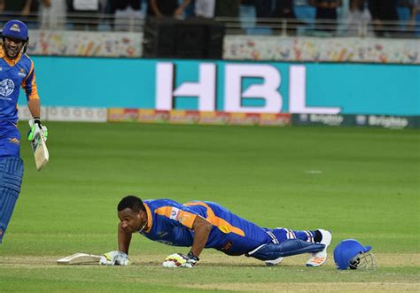 Team-mates mob Kieron Pollard after Karachi Kings' win | ESPNcricinfo.com