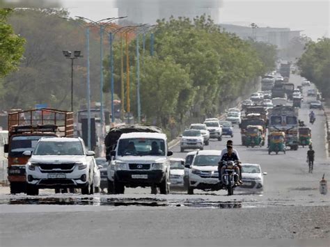 Delhi Weather Update Minimum Temperature Settles At 226 Degrees Celsius In National Capital