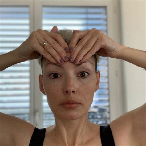 Как приподнять верхнее веко | Косметические товары, Секреты красоты ...