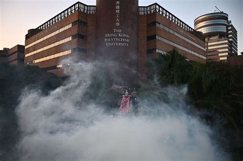 Hong Kong Protests Police Surround Protesters At University Cnn