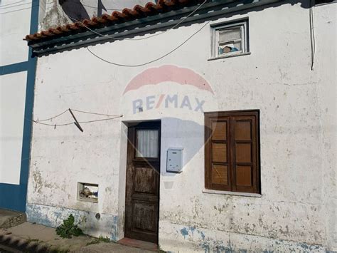 Casa ou moradia à venda na rua do Monte da Pedra Comenda Gavião