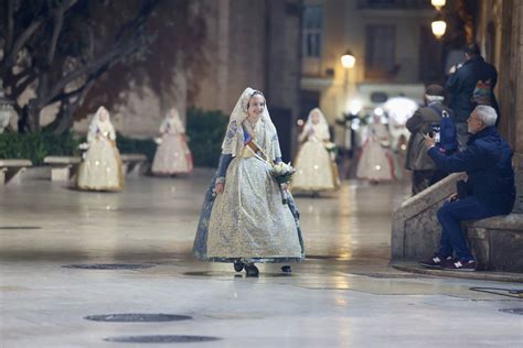 Ofrenda Fallas 2023 Así Ha Sido La Llegada De Paula Nieto A La Plaza