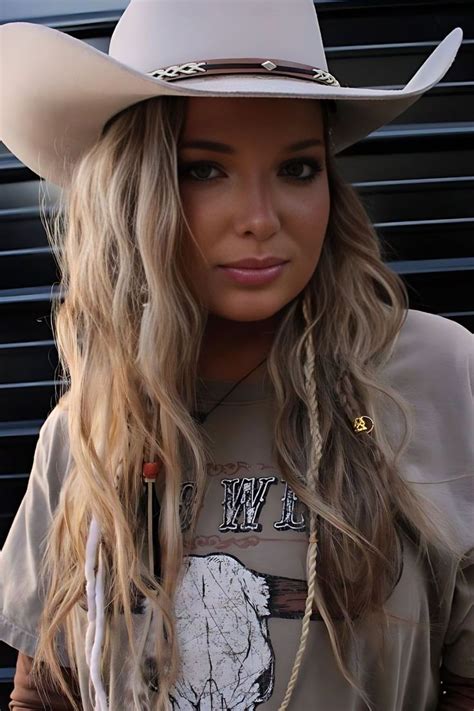 Embrace Western Vibes With These Chic Cowgirl Hairstyles Concert