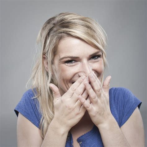 Belle Femme Blonde Vivace Avec Les Cheveux Humides Photo stock Image du tête beauté 38165608