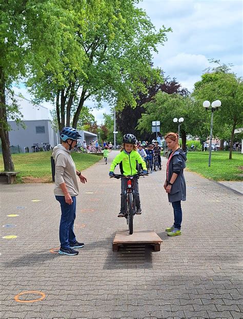 Radhelden School Sch Lerinnen Und Sch Ler Der Grundschule Biberach