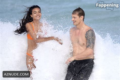 Kelly Gale Sexy Seen With Joel Kinnaman Shows Off Her Incredible Figure Wearing A Hot Pink