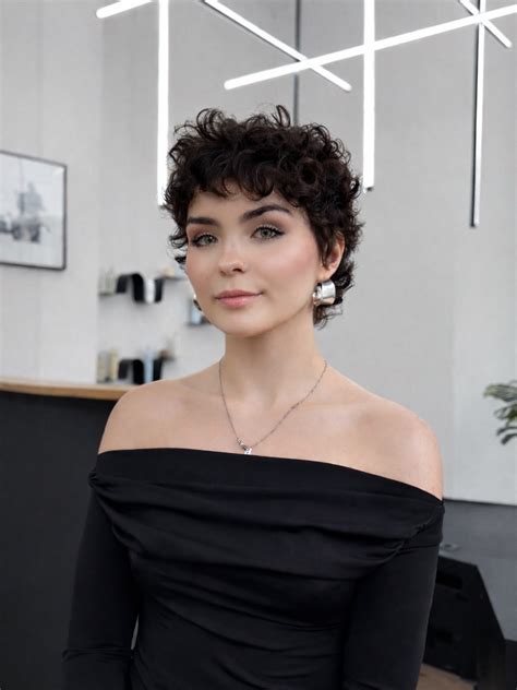 26 Confidence-Boosting Short Curly Hair Cuts for 2026
