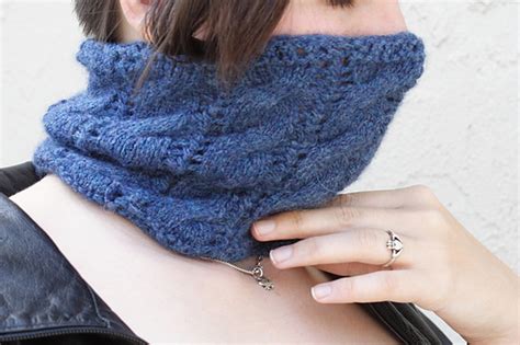 Ravelry: Merlon Cowl pattern by Amy Klimt