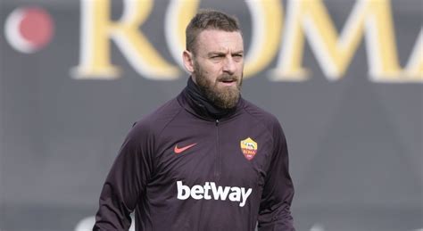 Roma Daniele De Rossi Torna Ad Allenarsi Con La Squadra Dopo Tre Mesi