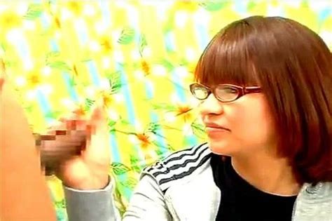 Assista 手コキ 奥華子似 素人 Handjob メガネ Porn SpankBang