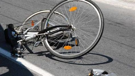 Investe E Uccide Un Uomo In Bici Poi Scappa In Manette 26enne