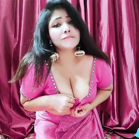 Free Aunty Showing Boobs Porn Videos Xhamster