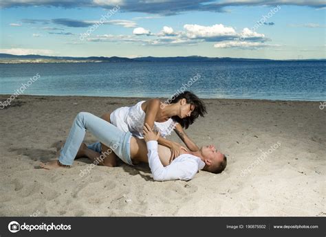 Sex Strand Konzept Paar Voller Begierde Haben Sex Auf Dem Stockfoto Tverdohlib 190875502