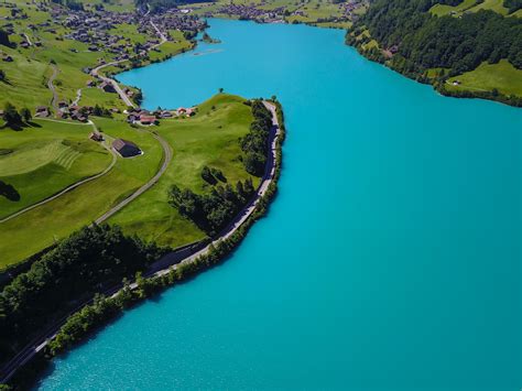 Fondos de pantalla Suiza azul agua la carretera Árboles lago