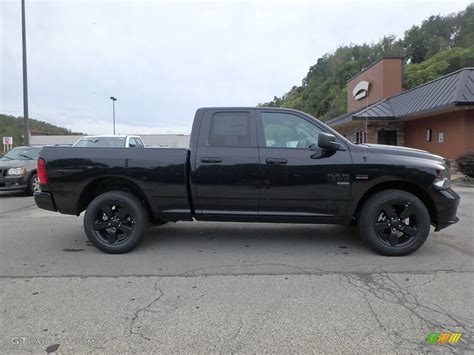 2019 Brilliant Black Crystal Pearl Ram 1500 Classic Tradesman Quad Cab 4x4 129859383 Photo 5