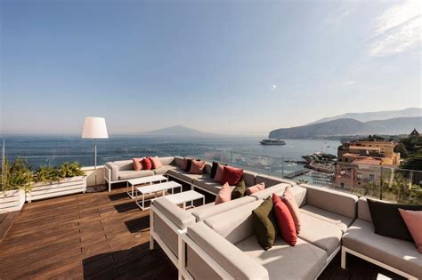 CONTINENTAL HOTEL • SORRENTO • 4⋆ ITALY • RATES FROM €272