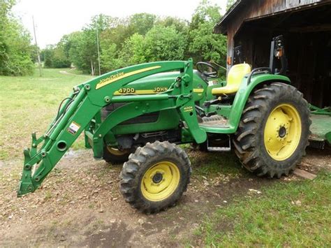 John Deere 4700: Specs, Engine, Transmission, Dimensions