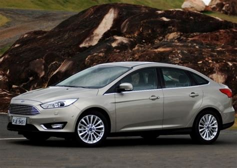 Ford Focus Fastback Sedan Lan Ado Oficialmente Pela Ford