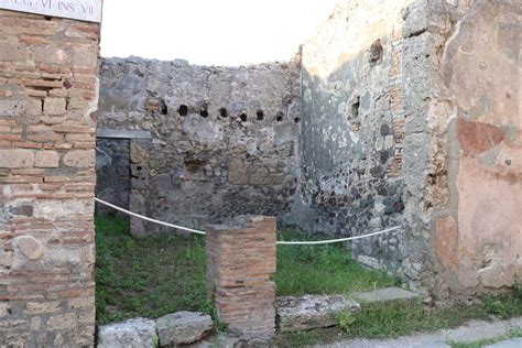 Vi Pompeii December Looking Towards Doorways At Vi