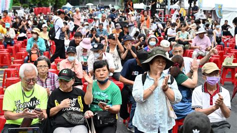 高溫、暴雨沒在怕！青鳥立院街頭再聚首 濟南路主舞台前擠爆 政治焦點 太報 Taisounds