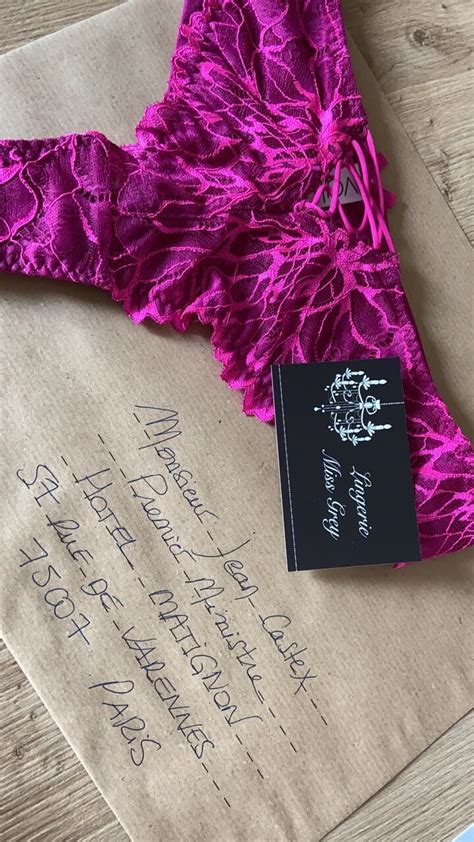 Premi Franc S Recebe Calcinhas Em Protesto Por Fechamento De Lojas De Lingerie Durante Pandemia